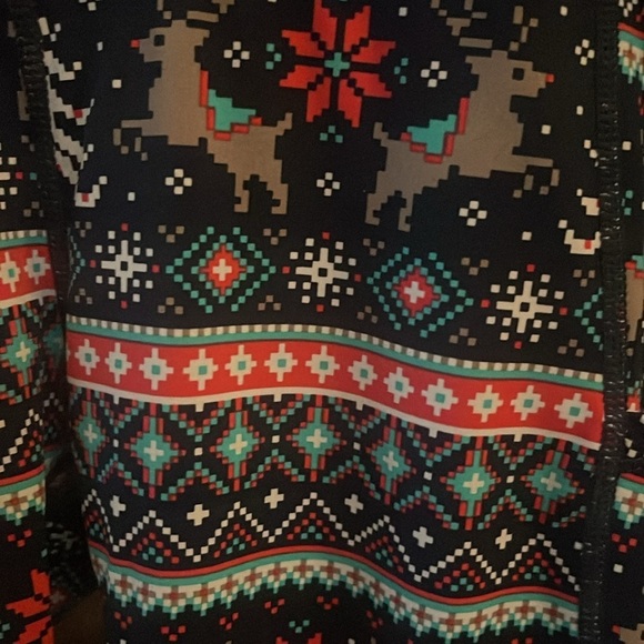 NWOT Christmas leggings w/ reindeers, poinsettias, snowflakes, and trees. XS - Picture 5 of 6